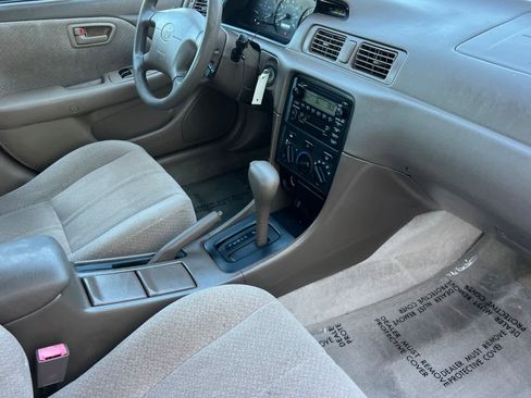 Used 2000 Toyota Camry LE image 16