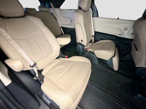 Used 2024 Toyota Sienna Limited FWD image 14