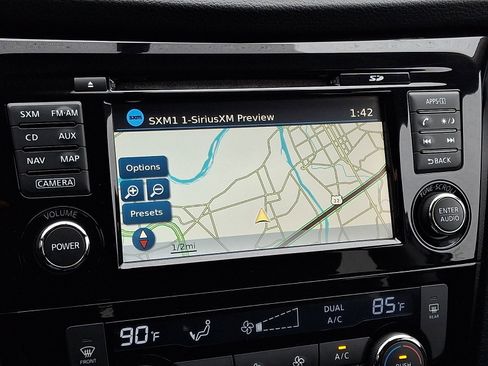 Used 2016 Nissan Rogue SV w/ SV Premium Package image 16