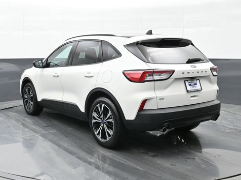 Used 2022 Ford Escape SE w/ SE Sport Appearance Package image 6