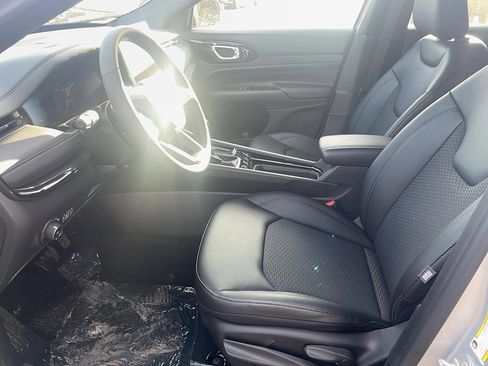 New 2026 Jeep Compass Latitude image 15