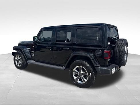 Used 2019 Jeep Wrangler Unlimited Sahara AWD/4WD image 3