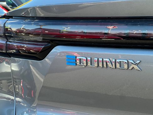 Used 2024 Chevrolet Equinox EV LT FWD image 47