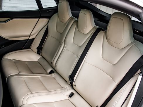 Used 2020 Tesla Model S Long Range Plus image 22