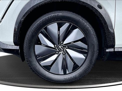 Used 2023 Nissan Ariya AWD image 33