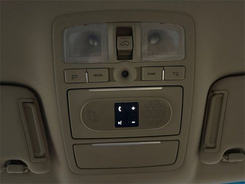 Used 2012 Hyundai Veracruz Limited w/ Entertainment Pkg image 16