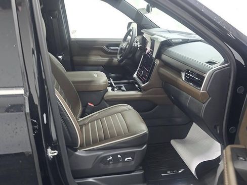 Used 2026 GMC Yukon Denali Ultimate w/ LPO, Floor Liner Package AWD/4WD image 7