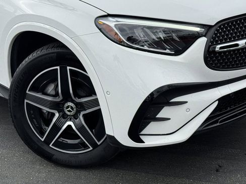 Used 2025 Mercedes-Benz GLC 300 4MATIC image 2