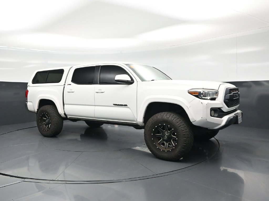 Used 2017 Toyota Tacoma SR5 w/ Tow Package AWD/4WD image 21