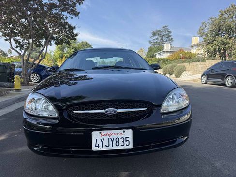Used 2002 Ford Taurus SE image 3
