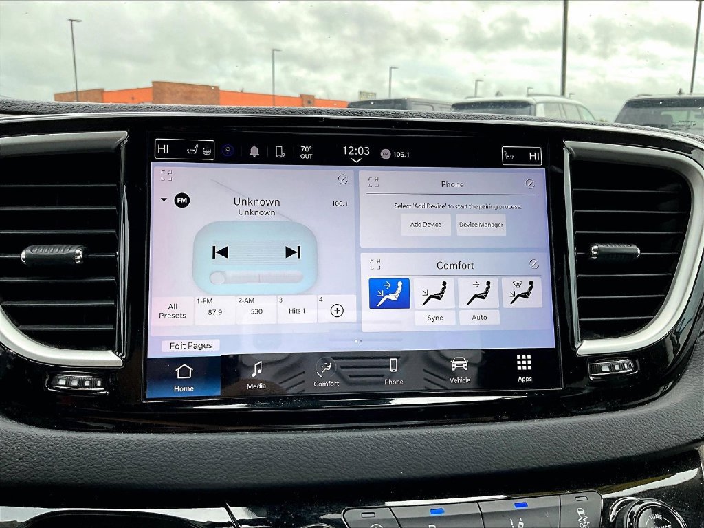 Used 2023 Chrysler Pacifica Touring-L FWD image 17