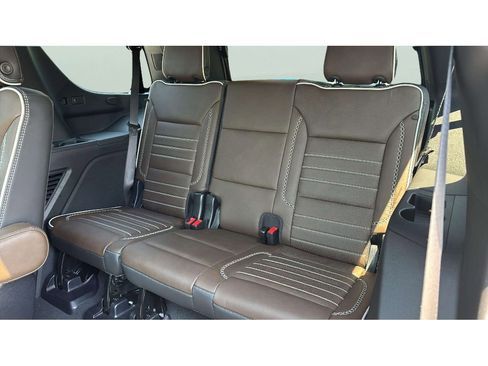 Used 2025 GMC Yukon Denali Ultimate AWD/4WD image 14