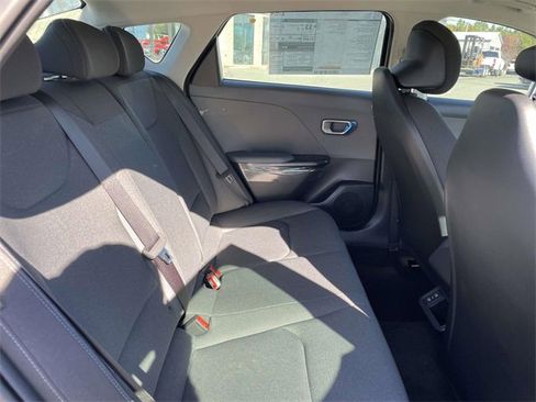 New 2025 Kia K4 LXS image 17