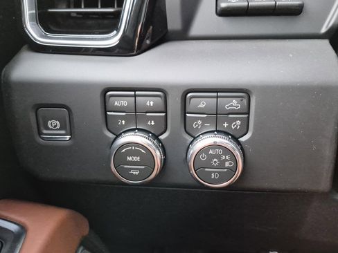 New 2026 GMC Sierra 3500 Denali Ultimate AWD/4WD image 17