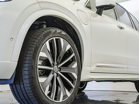Certified 2025 Volvo XC90 T8 Plus w/ Protection Package Premier image 10