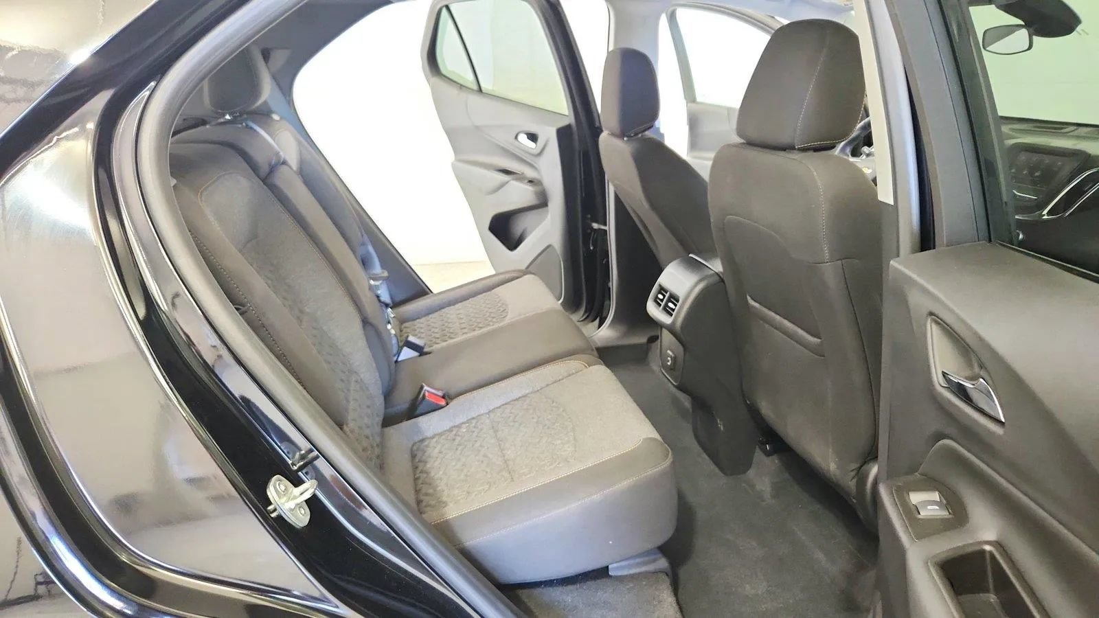 Used 2023 Chevrolet Equinox LT FWD image 27