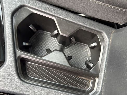 Used 2024 Volkswagen Taos SE image 27