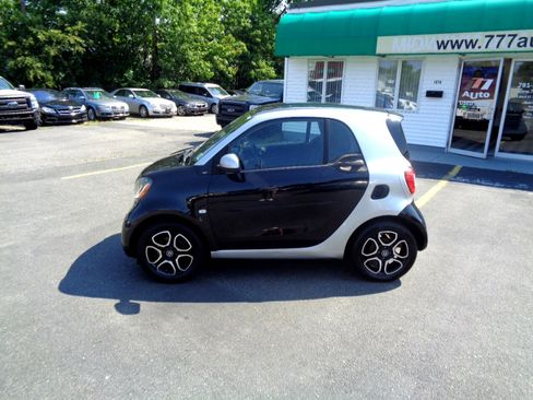 Used 2016 smart fortwo passion image 11