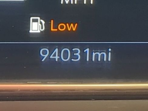 Used 2021 GMC Yukon XL SLT w/ SLT Premium Package image 34