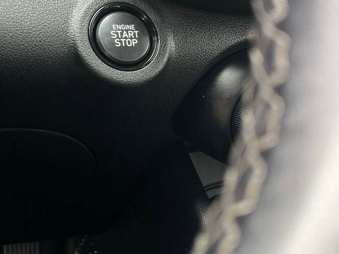 Used 2025 Hyundai Venue SEL FWD image 16