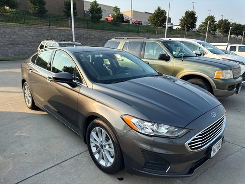 Used 2020 Ford Fusion SE FWD image 5