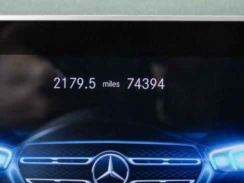 Used 2021 Mercedes-Benz GLB 250 4MATIC image 11