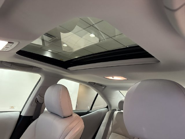 Used 2010 Lexus HS 250h w/ Preferred Accessory Package FWD image 6