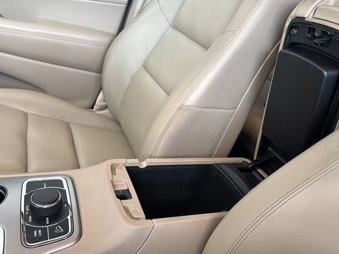 Used 2019 Jeep Grand Cherokee Limited AWD/4WD image 36