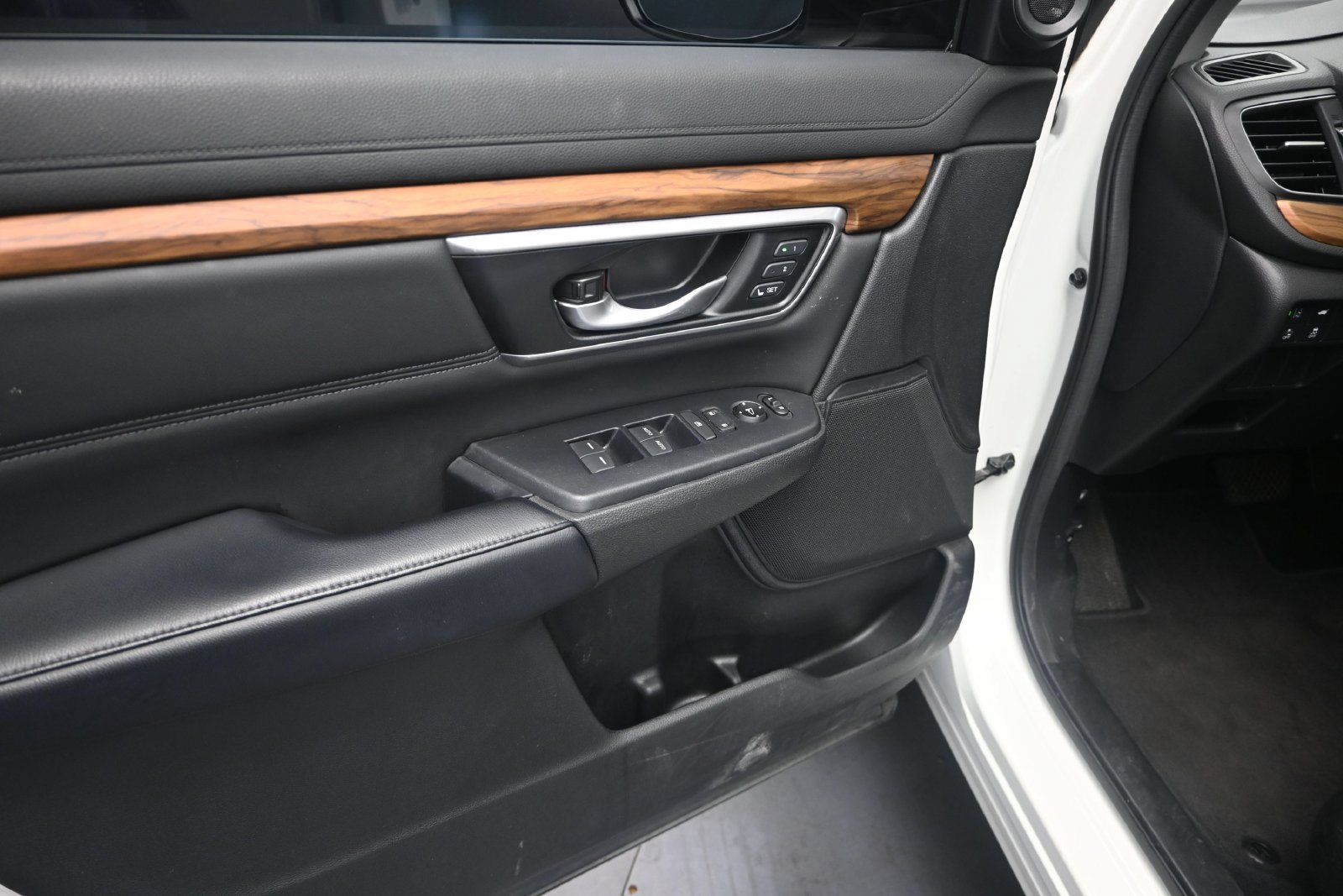 Used 2018 Honda CR-V EX-L image 11