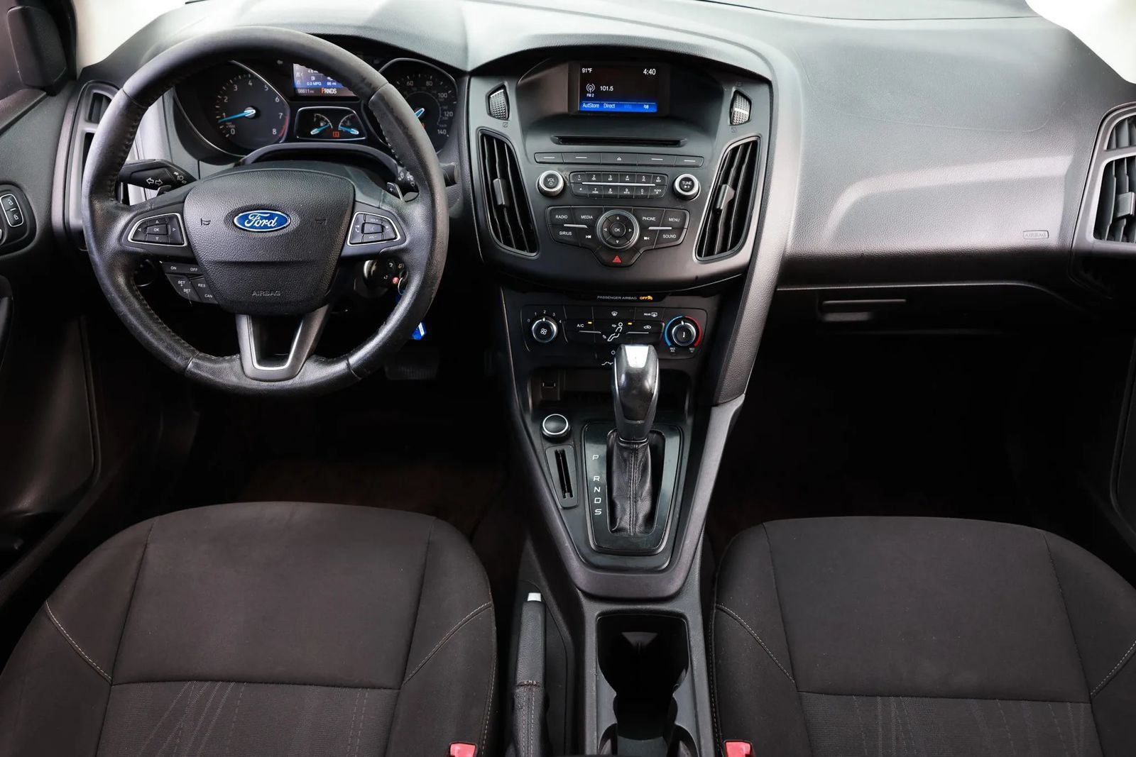 Used 2015 Ford Focus SE w/ SE Sport Package FWD image 2