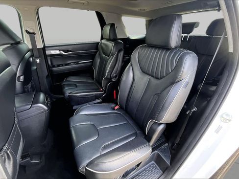 Used 2024 Hyundai Palisade Limited FWD image 21