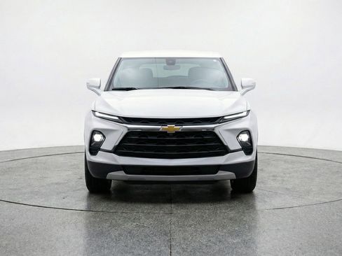 Used 2025 Chevrolet Blazer LT image 2
