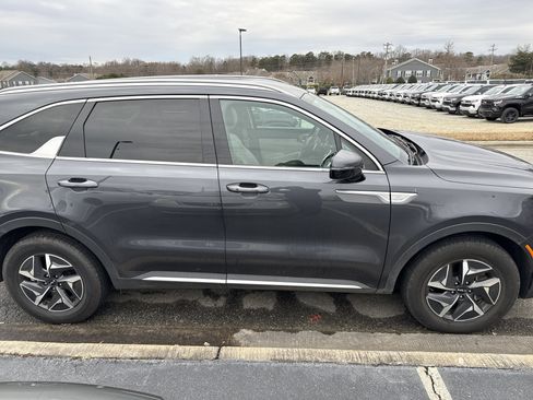 Used 2023 Kia Sorento EX image 11