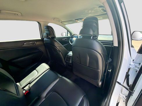 Used 2024 Kia Sportage EX image 30