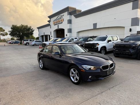 Used 2013 BMW 328i xDrive Sedan AWD/4WD image 2