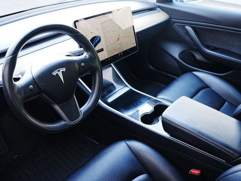 Used 2018 Tesla Model 3 Long Range image 8