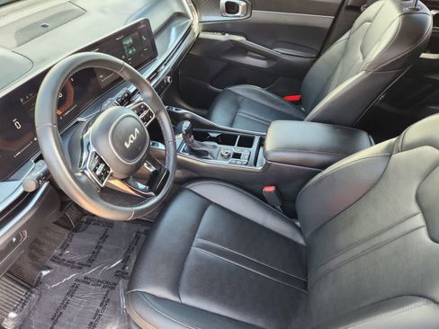 Certified 2025 Kia Sorento S FWD image 2