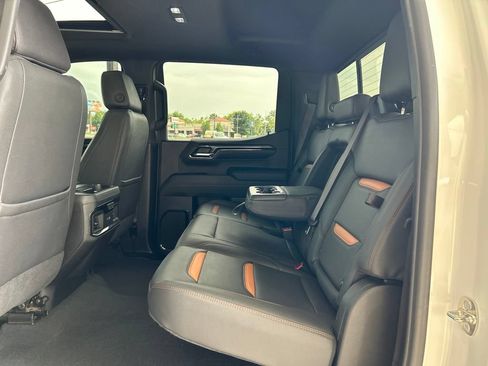 Used 2023 GMC Sierra 1500 AT4 w/ AT4 Premium Package AWD/4WD image 9