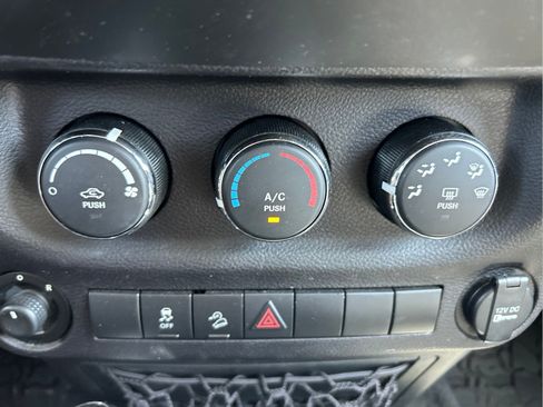 Certified 2017 Jeep Wrangler Unlimited Sport w/ Quick Order Package 24S AWD/4WD image 30