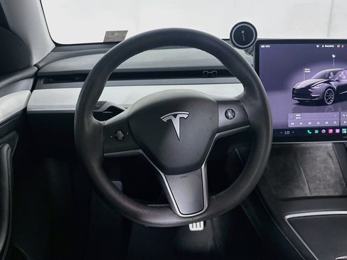 Used 2023 Tesla Model Y Performance AWD/4WD image 16