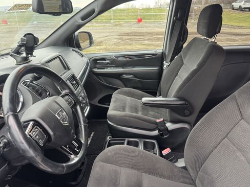 Used 2018 Dodge Grand Caravan SE image 10