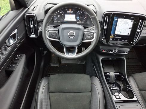 Used 2020 Volvo XC40 T5 R-Design w/ Protection Package Premier image 12