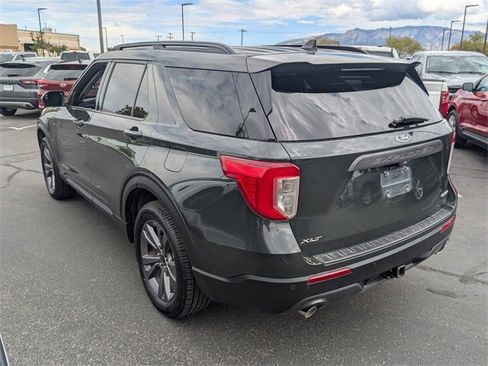 Used 2022 Ford Explorer XLT w/ Equipment Group 202A image 4