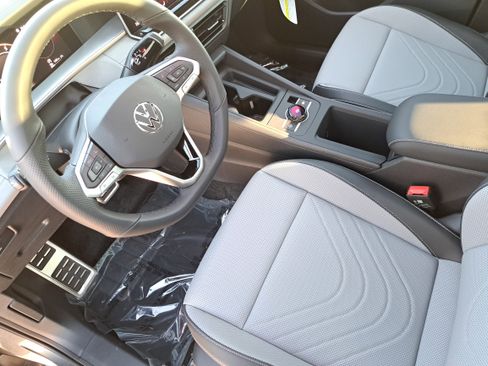 New 2026 Volkswagen Tiguan SE R-Line AWD/4WD image 16