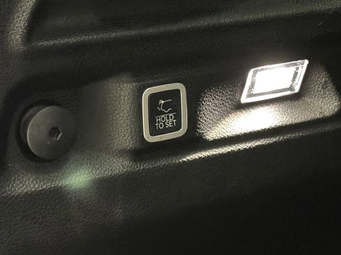 Used 2022 Jeep Grand Cherokee L Limited image 38