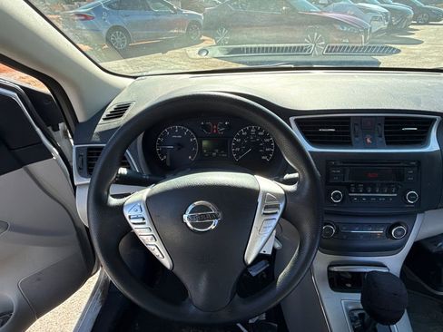 Used 2015 Nissan Sentra S image 9