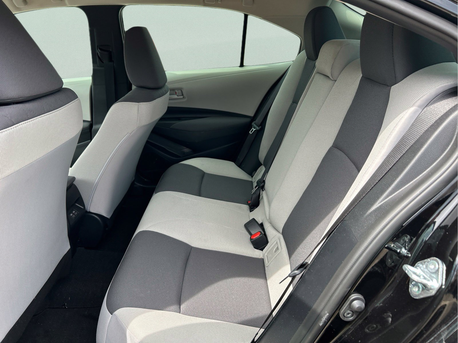 Used 2026 Toyota Corolla LE FWD image 10