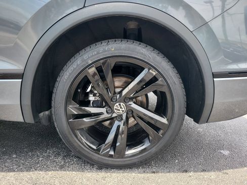 Used 2023 Volkswagen Tiguan SE R-Line FWD image 6