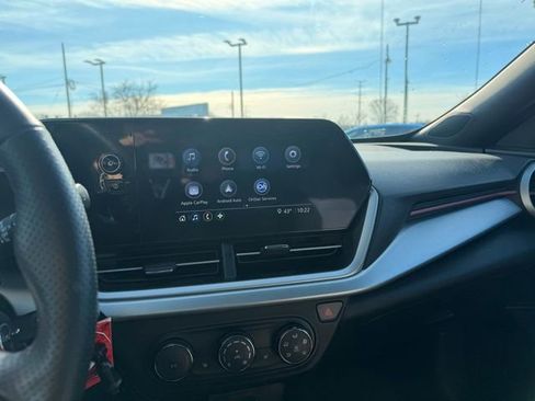 Used 2025 Chevrolet Trax RS w/ Sunroof Package image 21