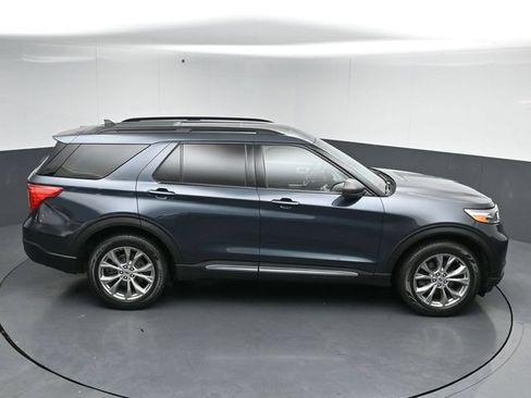 Certified 2022 Ford Explorer XLT w/ Equipment Group 202A AWD/4WD image 53